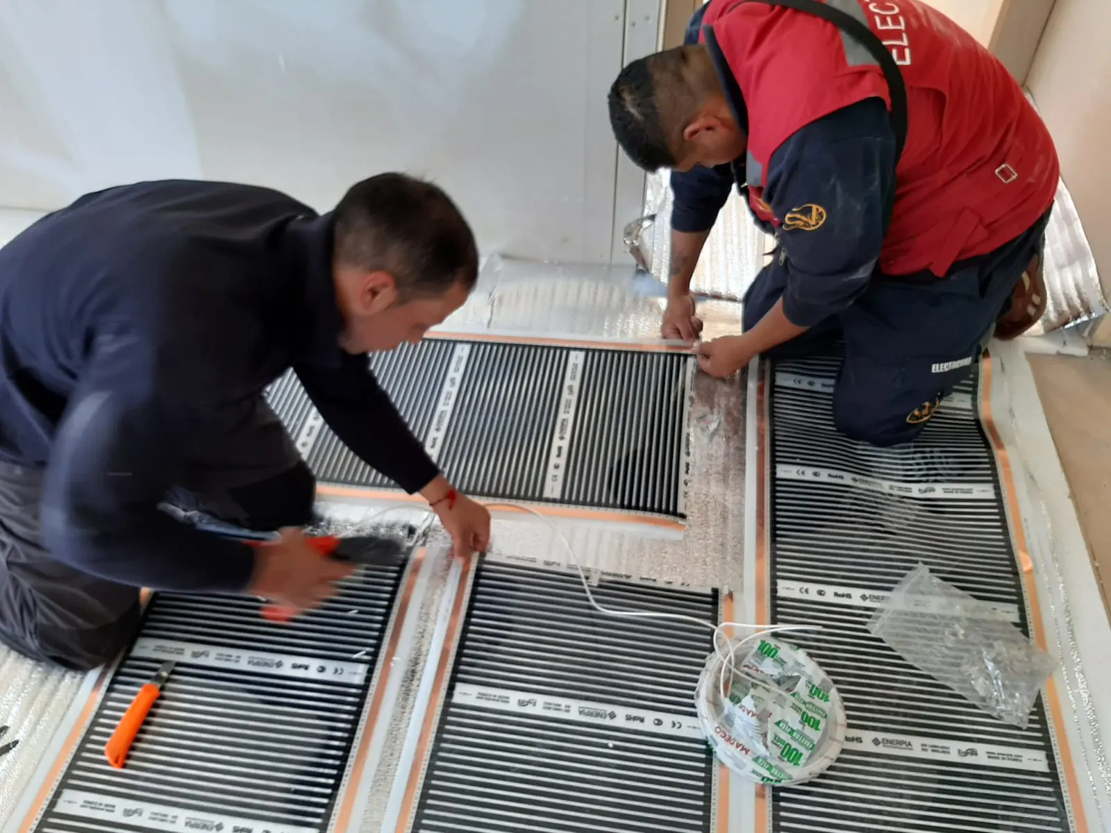 Imagen de trabajadores de ebass calefaccion saludable